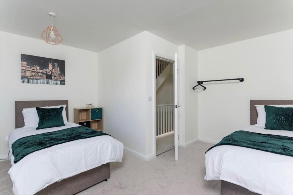 Luxury 3-Bedroom, 2-Bathroom Home Sleeps 7 People Liverpool Eksteriør bilde