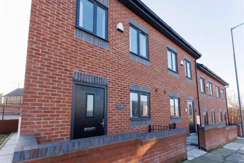 Luxury 3-Bedroom, 2-Bathroom Home Sleeps 7 People Liverpool Eksteriør bilde