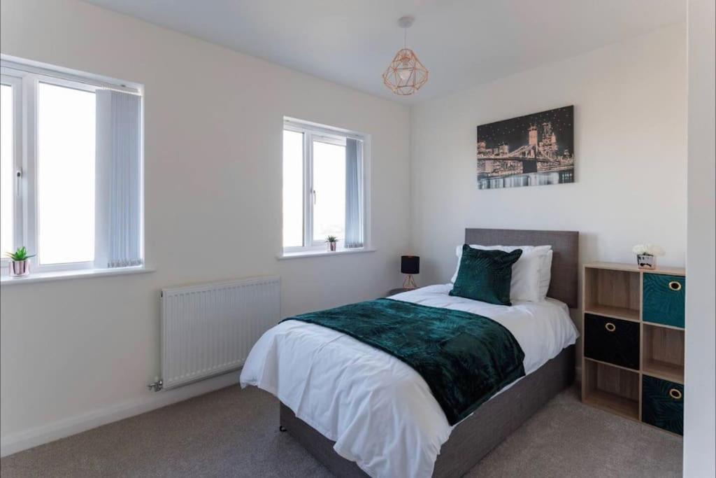 Luxury 3-Bedroom, 2-Bathroom Home Sleeps 7 People Liverpool Eksteriør bilde